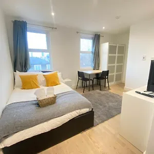 Cozy En-suite Near Stratford London